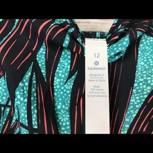 lululemon athletica Tops - Lululemon Palm Lace Tofino Sculpt Tank, Size 12 lululemon athletica Tops - Lululemon Palm Lace Tofino Sculpt Tank, Size 12